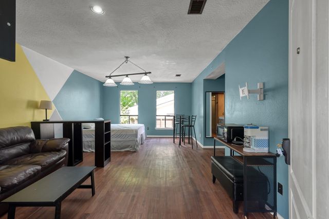 4 Waters Edge Street, Conroe, TX 77356