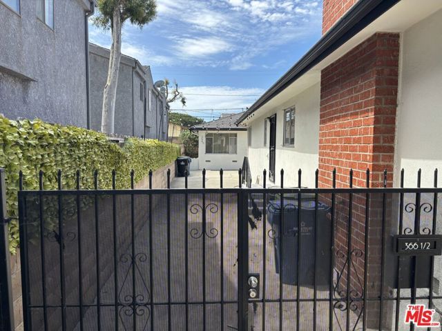 366 E Hillsdale Street, Inglewood, CA 90302