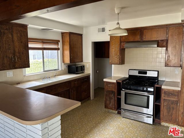 366 E Hillsdale Street, Inglewood, CA 90302