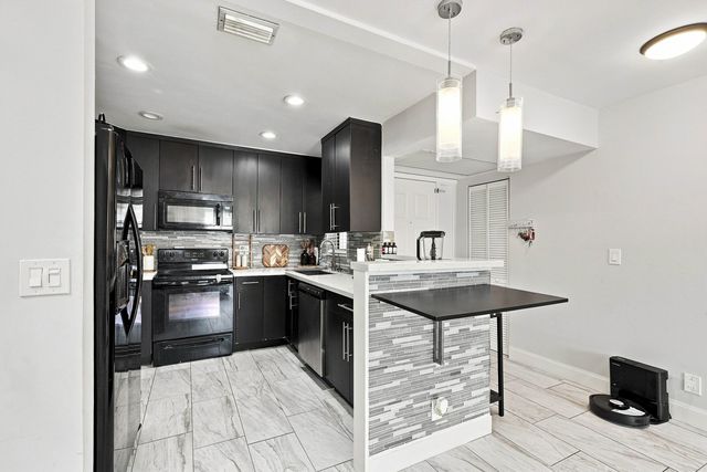 2581 CARAMBOLA Circle N 1868, Coconut Creek, FL 33066