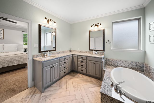 1013 Crescent Hill Ct, Bullard, TX 75757