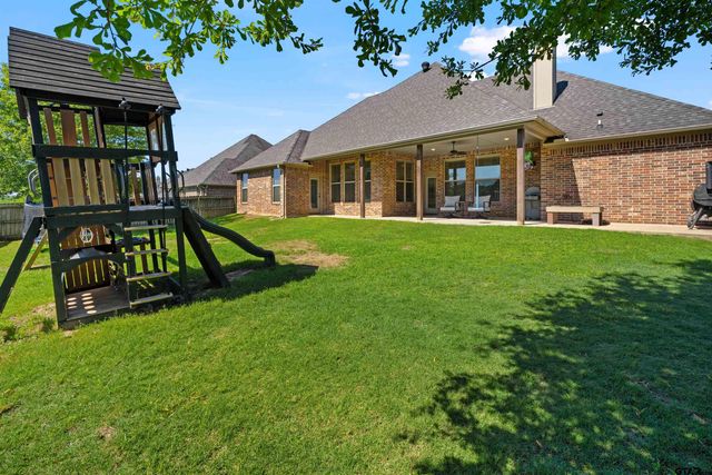 1013 Crescent Hill Ct, Bullard, TX 75757