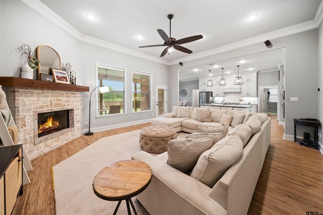 1013 Crescent Hill Ct, Bullard, TX 75757