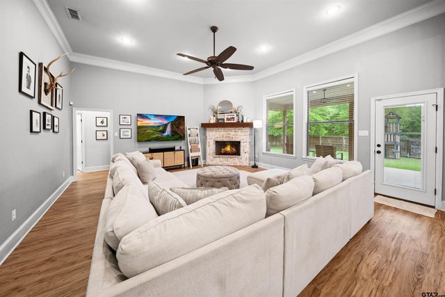 1013 Crescent Hill Ct, Bullard, TX 75757
