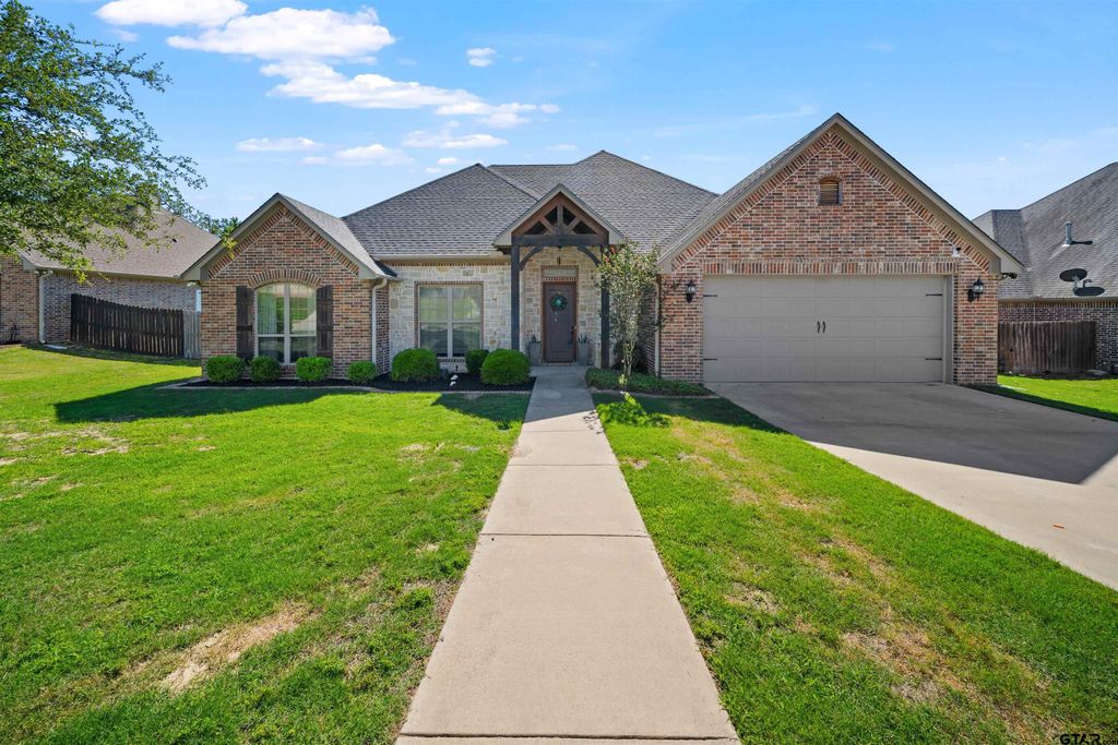 1013 Crescent Hill Ct, Bullard, TX 75757