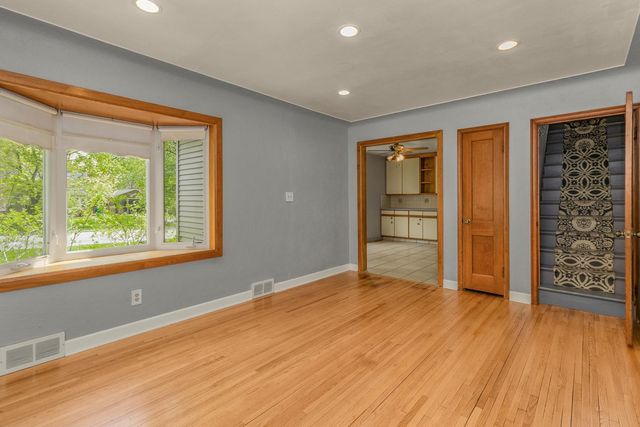 2065 William Street, Roseville, MN 55113