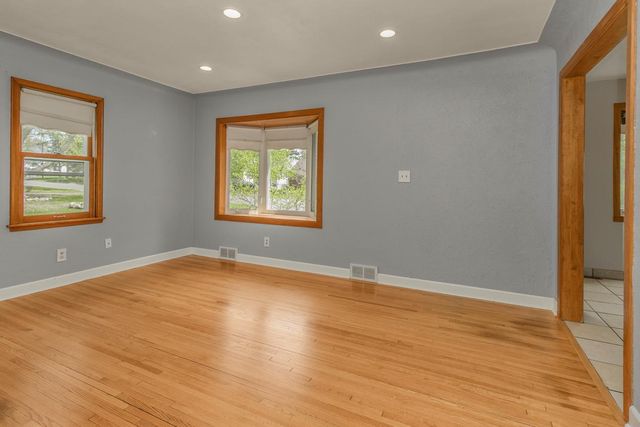 2065 William Street, Roseville, MN 55113