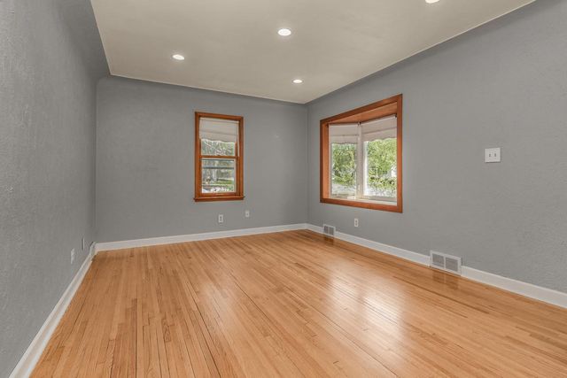2065 William Street, Roseville, MN 55113