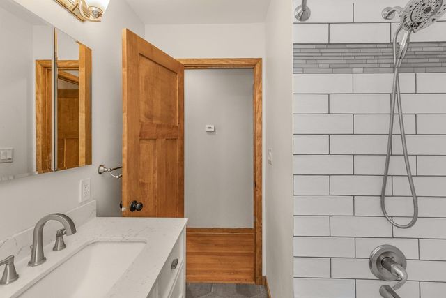 2065 William Street, Roseville, MN 55113