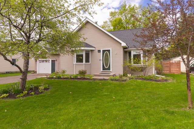 2065 William Street, Roseville, MN 55113