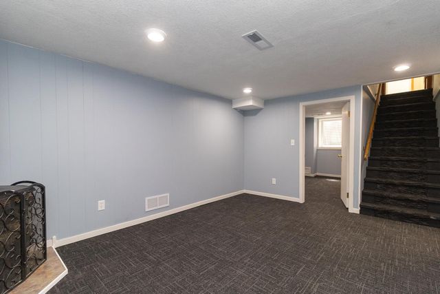 2065 William Street, Roseville, MN 55113