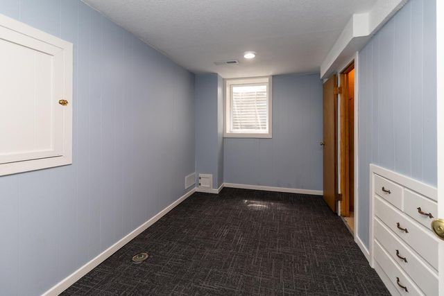 2065 William Street, Roseville, MN 55113