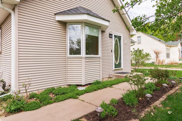 2065 William Street, Roseville, MN 55113