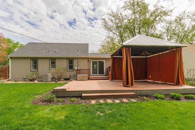 2065 William Street, Roseville, MN 55113