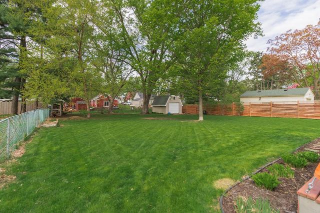 2065 William Street, Roseville, MN 55113