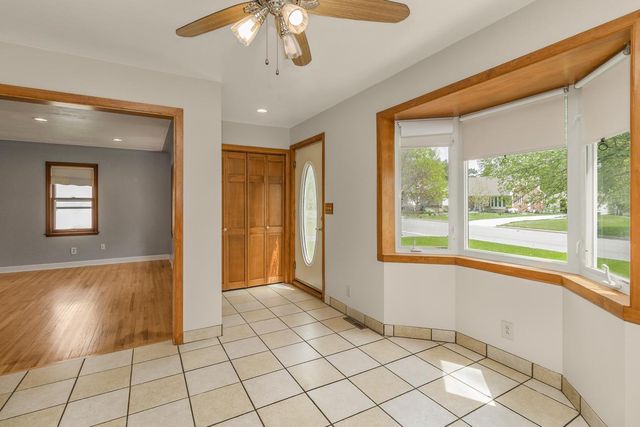 2065 William Street, Roseville, MN 55113