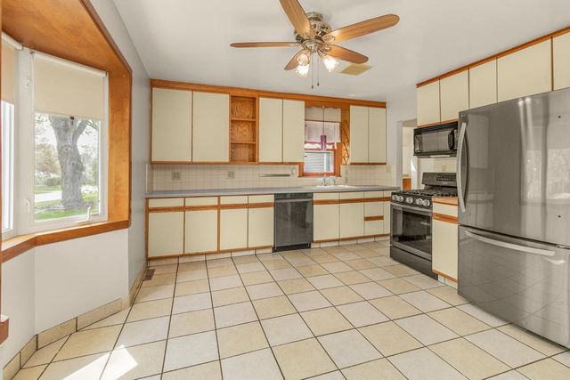 2065 William Street, Roseville, MN 55113