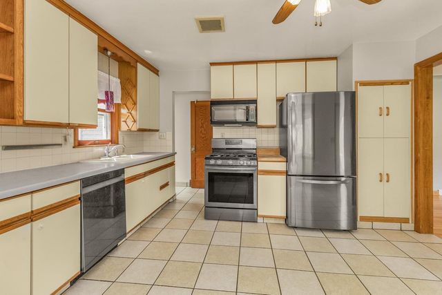 2065 William Street, Roseville, MN 55113
