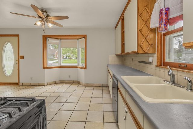 2065 William Street, Roseville, MN 55113