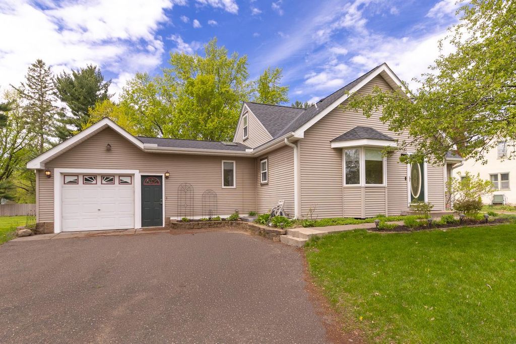 2065 William Street, Roseville, MN 55113