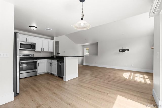 21914 Aberdeen Drive 30, Macomb, MI 48042