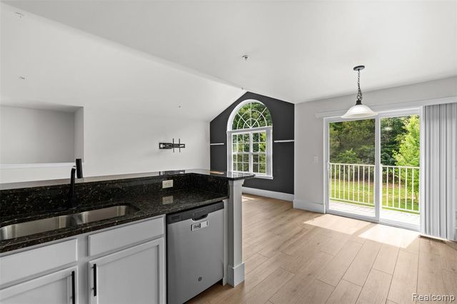 21914 Aberdeen Drive 30, Macomb, MI 48042