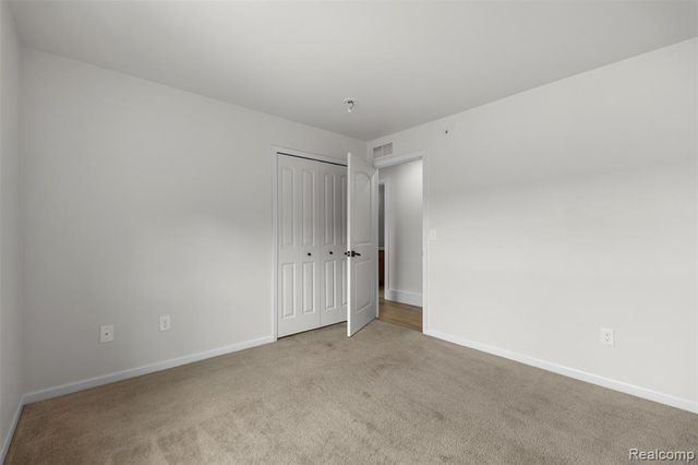 21914 Aberdeen Drive 30, Macomb, MI 48042