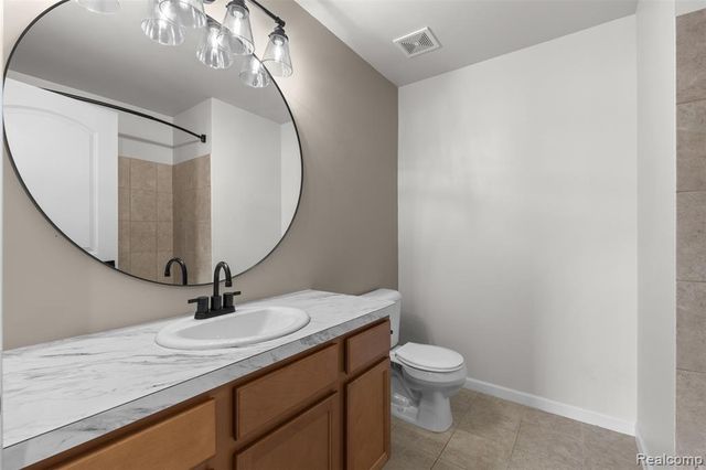 21914 Aberdeen Drive 30, Macomb, MI 48042
