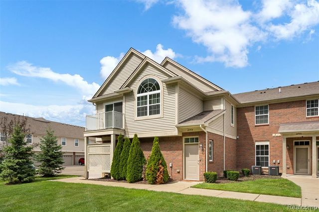 21914 Aberdeen Drive 30, Macomb, MI 48042