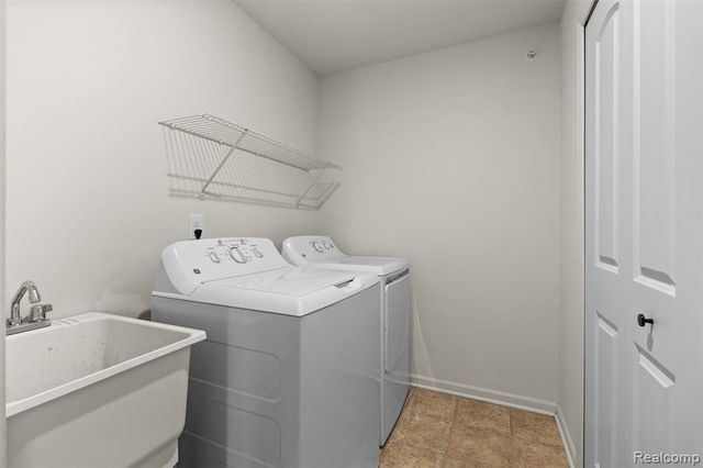 21914 Aberdeen Drive 30, Macomb, MI 48042