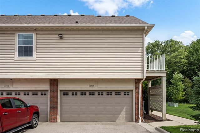 21914 Aberdeen Drive 30, Macomb, MI 48042