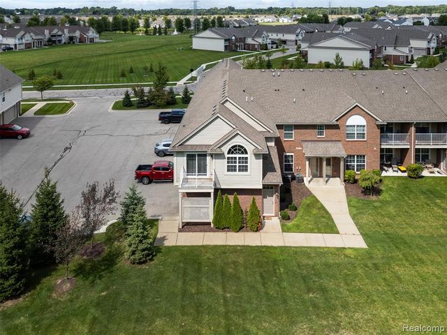 21914 Aberdeen Drive 30, Macomb, MI 48042