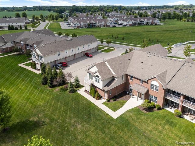 21914 Aberdeen Drive 30, Macomb, MI 48042