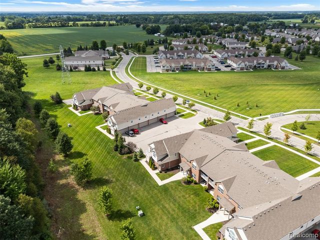 21914 Aberdeen Drive 30, Macomb, MI 48042