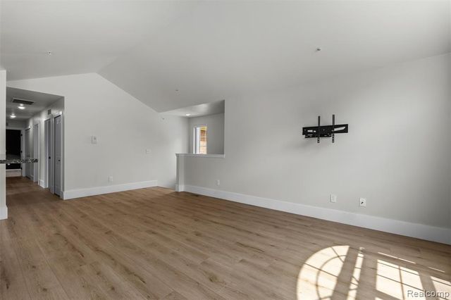 21914 Aberdeen Drive 30, Macomb, MI 48042