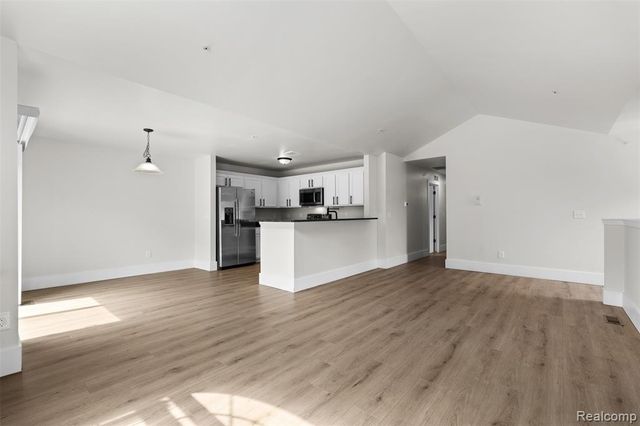 21914 Aberdeen Drive 30, Macomb, MI 48042