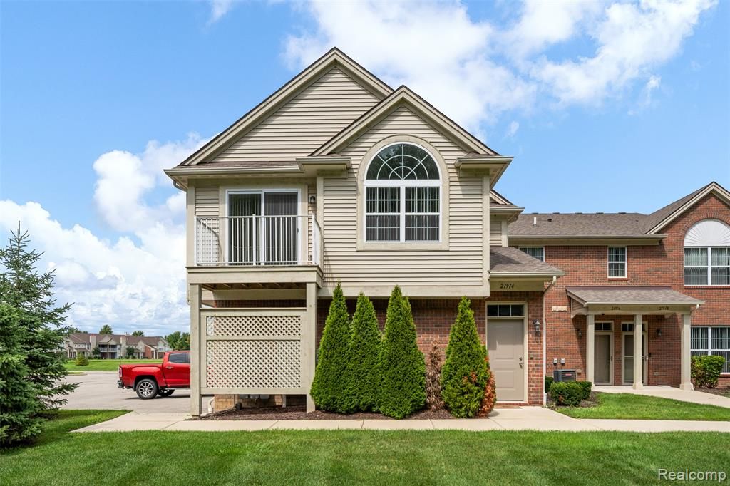 21914 Aberdeen Drive 30, Macomb, MI 48042