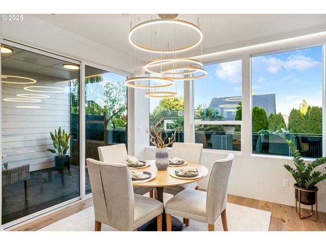 207 S NEBRASKA St, Portland, OR 97239