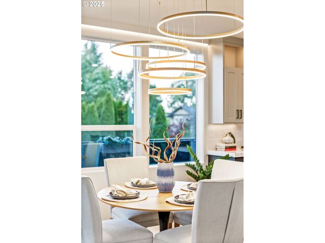 207 S NEBRASKA St, Portland, OR 97239