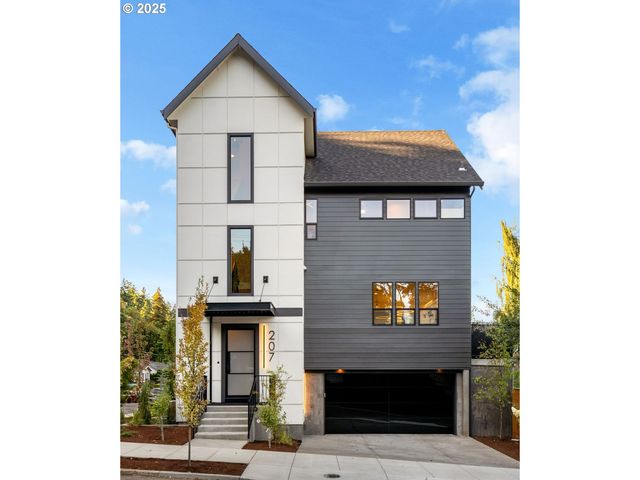 207 S NEBRASKA St, Portland, OR 97239