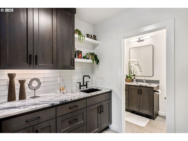 207 S NEBRASKA St, Portland, OR 97239