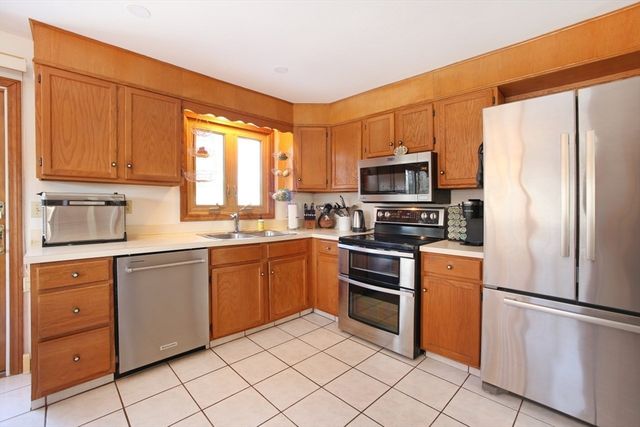 68 Ashford Street, Methuen, MA 01844