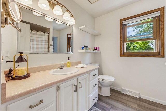 N78W15289 Haymeadow ROAD, Menomonee Falls, WI 53051