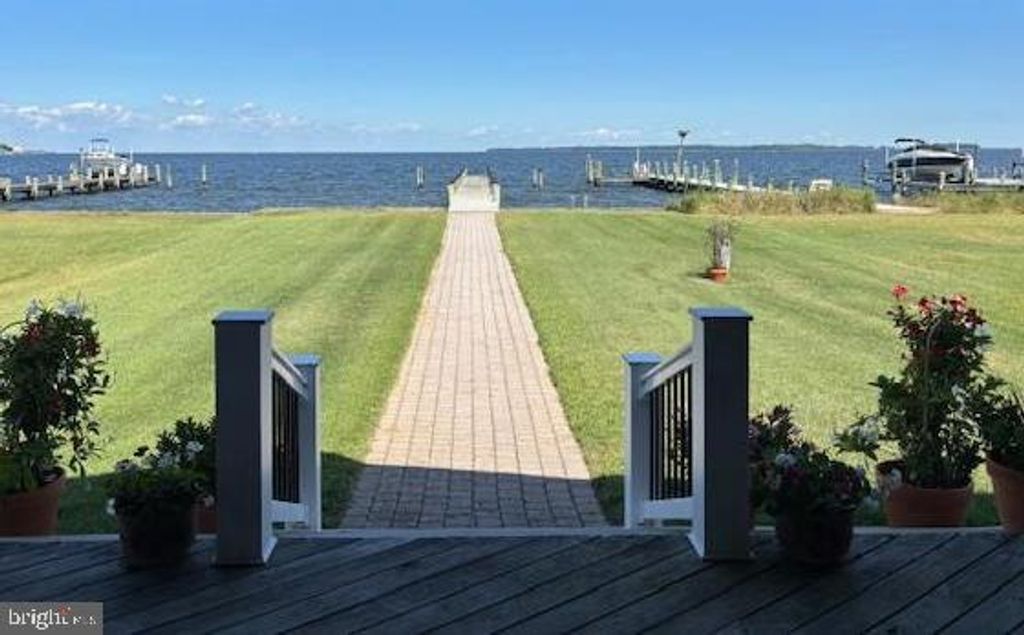 1030 CHESTER RIVER DR, Grasonville, MD 21638