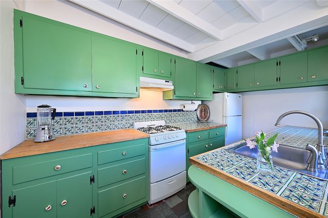 629 Camino Del Monte Sol, Santa Fe, NM 87505