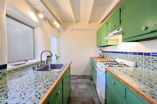 629 Camino Del Monte Sol, Santa Fe, NM 87505