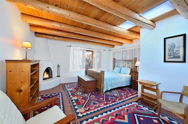 629 Camino Del Monte Sol, Santa Fe, NM 87505