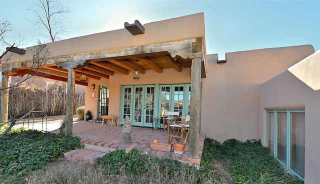 629 Camino Del Monte Sol, Santa Fe, NM 87505