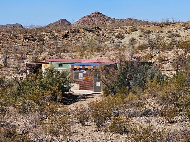 881 Mud Spring Road, Terlingua, TX 79852