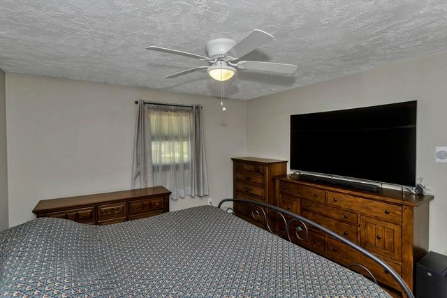 23 Beyer Dr, Easthampton, MA 01027